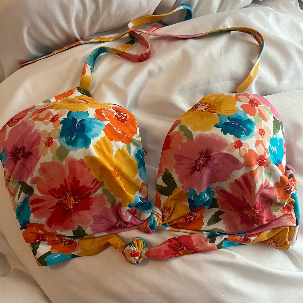 Halter top floral bikini 👙